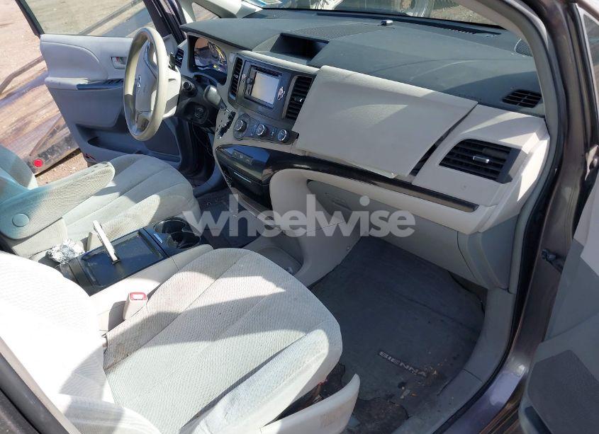 Photo 5 of 2011 Toyota Sienna LE (VIN 5TDJK3DC5BS001469)