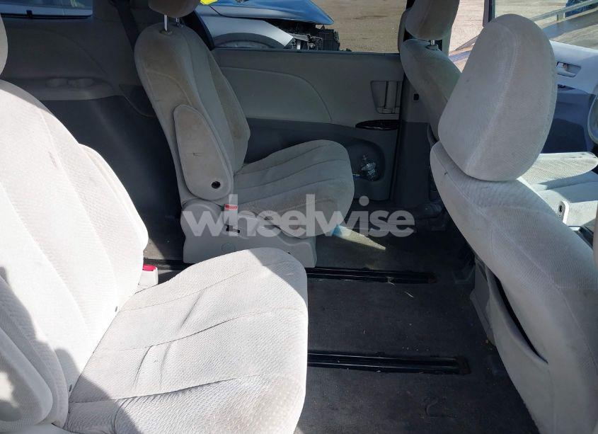 Photo 8 of 2011 Toyota Sienna LE (VIN 5TDJK3DC5BS001469)