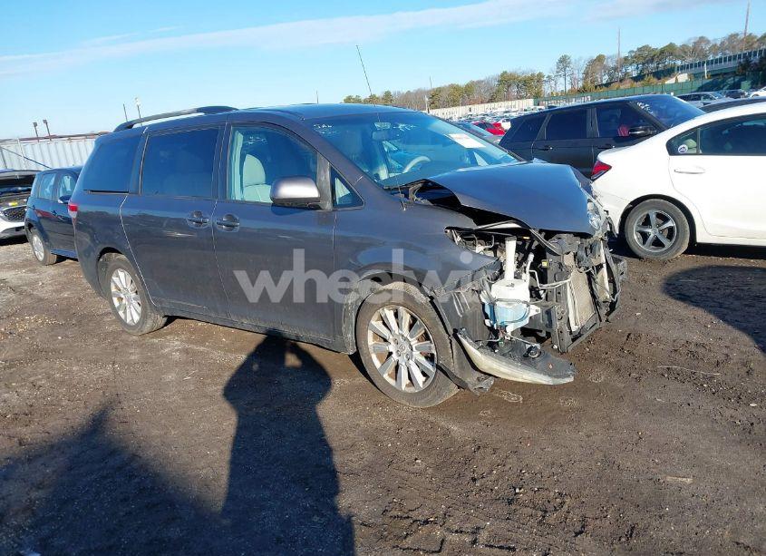 2011 Toyota Sienna LE (VIN 5TDJK3DC5BS024881) main photo