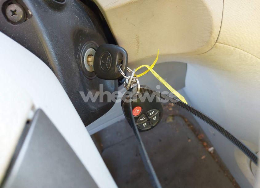 Photo 11 of 2011 Toyota Sienna LE (VIN 5TDJK3DC5BS024881)