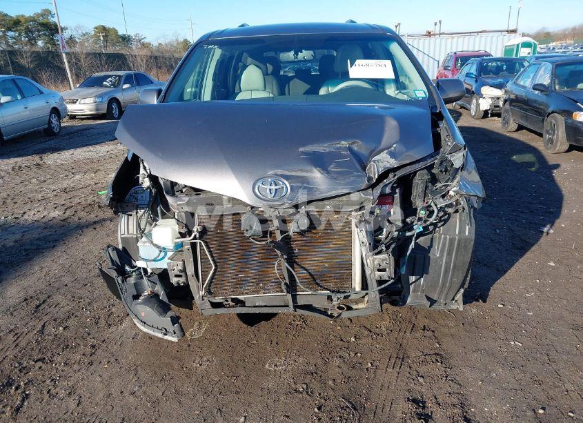 Photo 12 of 2011 Toyota Sienna LE (VIN 5TDJK3DC5BS024881)