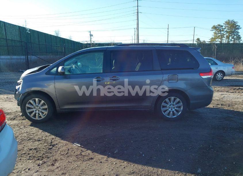 Photo 14 of 2011 Toyota Sienna LE (VIN 5TDJK3DC5BS024881)