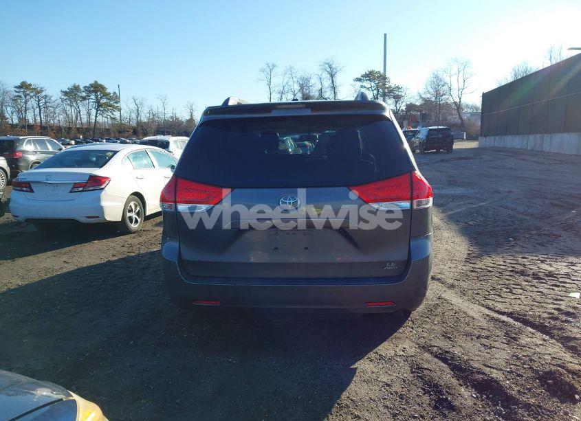 Photo 16 of 2011 Toyota Sienna LE (VIN 5TDJK3DC5BS024881)