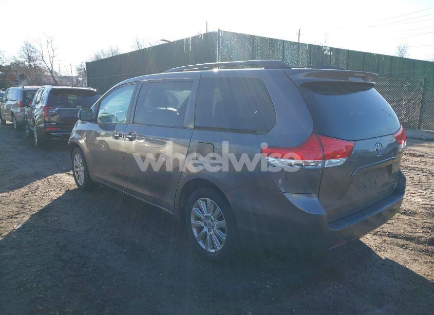 Photo 3 of 2011 Toyota Sienna LE (VIN 5TDJK3DC5BS024881)