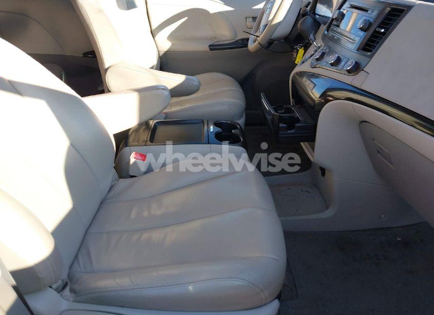 Photo 5 of 2011 Toyota Sienna LE (VIN 5TDJK3DC5BS024881)