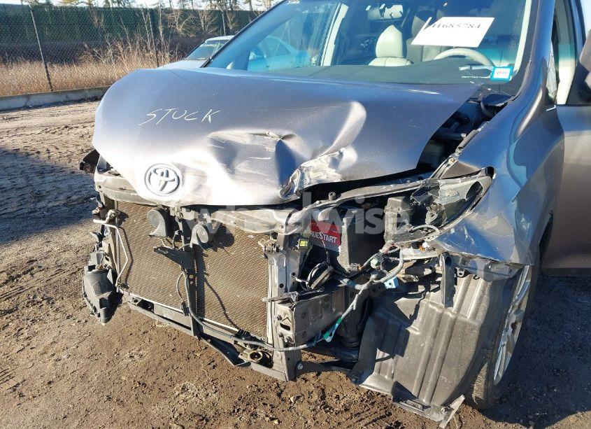 Photo 6 of 2011 Toyota Sienna LE (VIN 5TDJK3DC5BS024881)