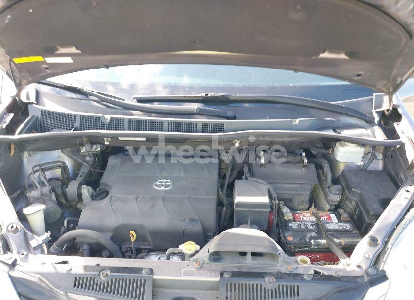 Photo 10 of 2011 Toyota Sienna LE (VIN 5TDJK3DC5BS029031)