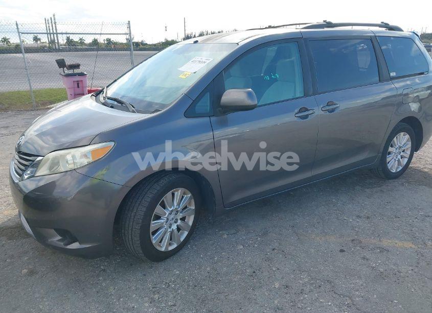Photo 2 of 2011 Toyota Sienna LE (VIN 5TDJK3DC5BS029031)