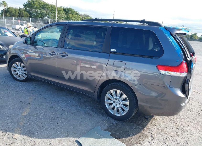 Photo 3 of 2011 Toyota Sienna LE (VIN 5TDJK3DC5BS029031)