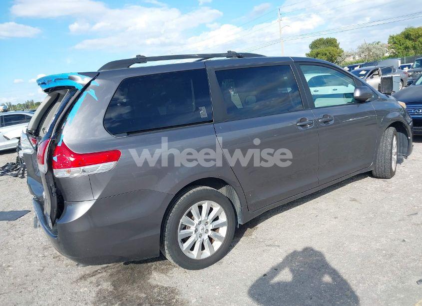 Photo 4 of 2011 Toyota Sienna LE (VIN 5TDJK3DC5BS029031)