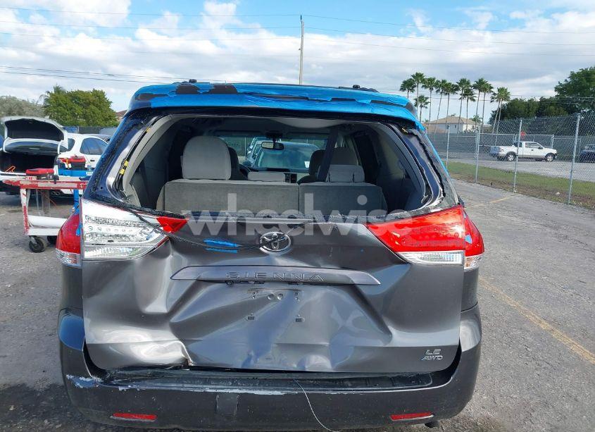 Photo 6 of 2011 Toyota Sienna LE (VIN 5TDJK3DC5BS029031)