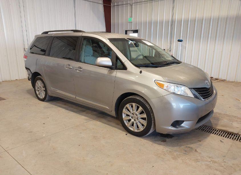 2013 Toyota Sienna LE 7 PASSENGER (VIN 5TDJK3DC5DS049511) main photo