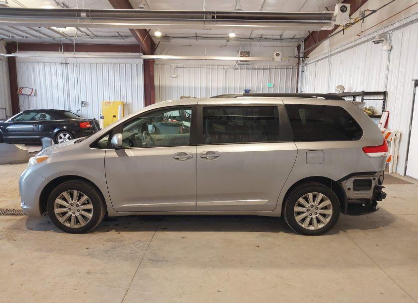 Photo 15 of 2013 Toyota Sienna LE 7 PASSENGER (VIN 5TDJK3DC5DS049511)