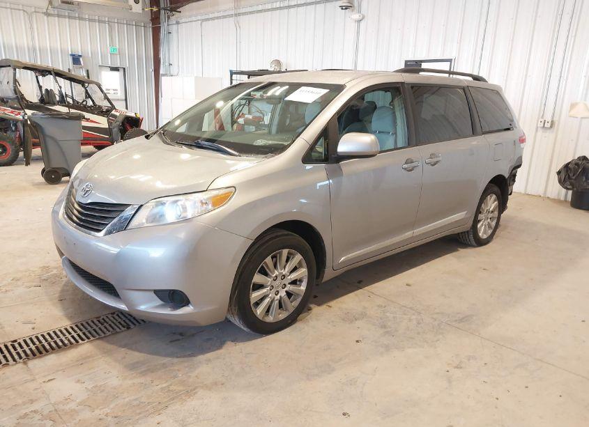 Photo 2 of 2013 Toyota Sienna LE 7 PASSENGER (VIN 5TDJK3DC5DS049511)