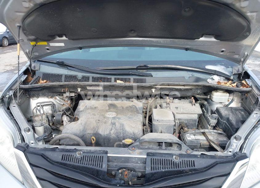 Photo 10 of 2011 Toyota Sienna LE (VIN 5TDJK3DC6BS026526)