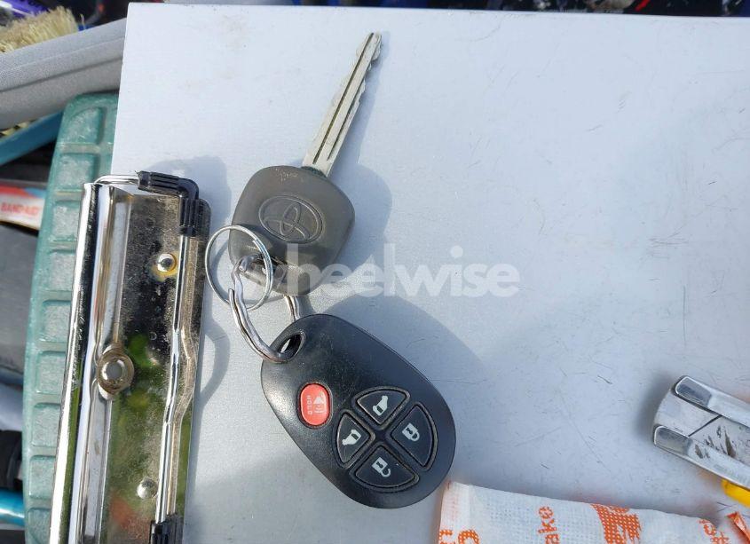 Photo 11 of 2011 Toyota Sienna LE (VIN 5TDJK3DC6BS026526)