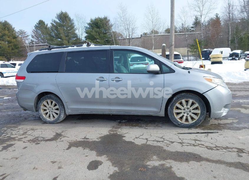 Photo 13 of 2011 Toyota Sienna LE (VIN 5TDJK3DC6BS026526)