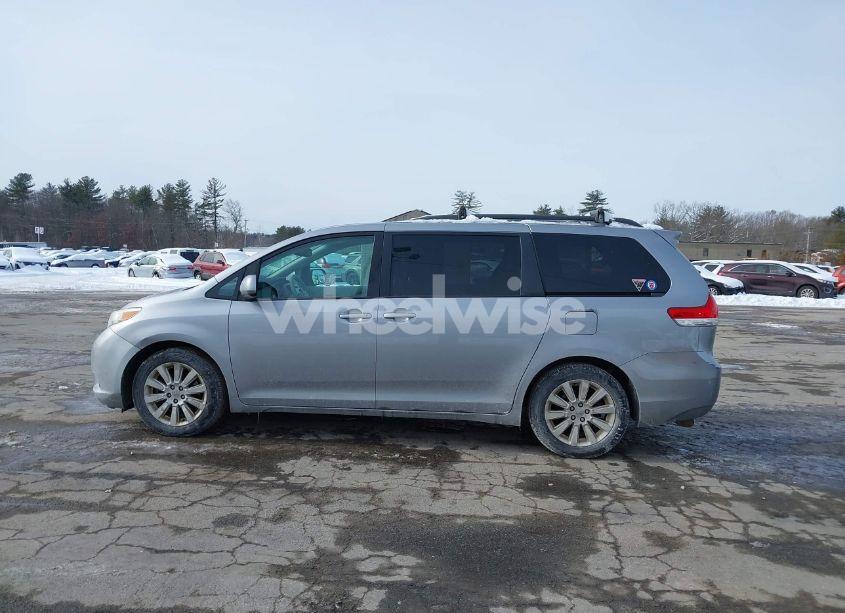 Photo 14 of 2011 Toyota Sienna LE (VIN 5TDJK3DC6BS026526)