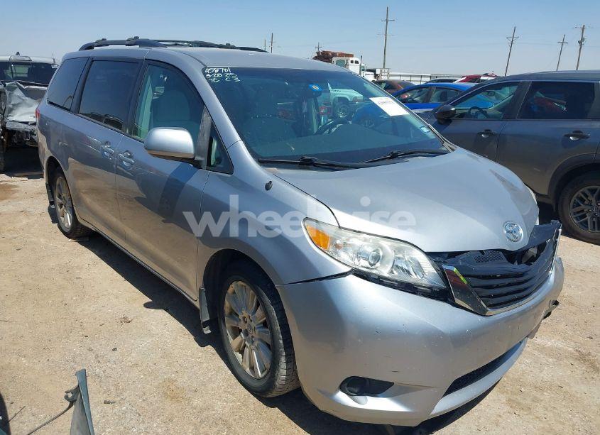 2011 Toyota Sienna LE (VIN 5TDJK3DC6BS027191) main photo