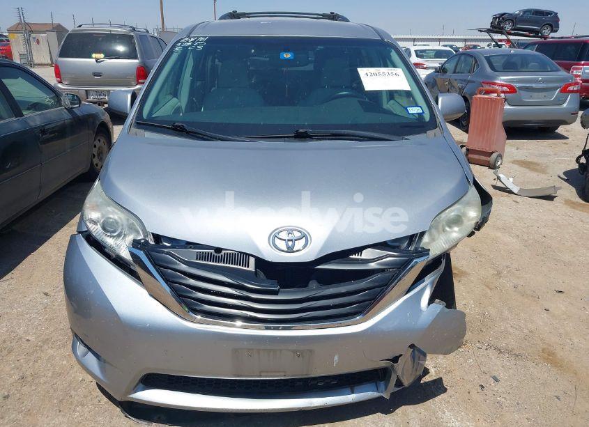 Photo 13 of 2011 Toyota Sienna LE (VIN 5TDJK3DC6BS027191)