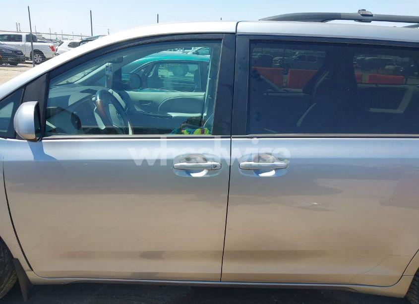 Photo 15 of 2011 Toyota Sienna LE (VIN 5TDJK3DC6BS027191)