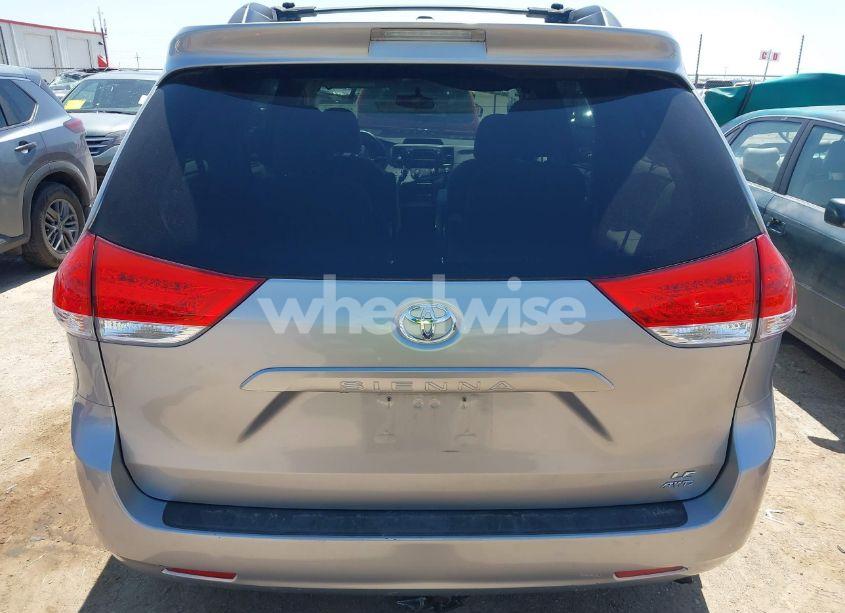 Photo 17 of 2011 Toyota Sienna LE (VIN 5TDJK3DC6BS027191)