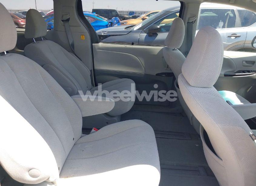 Photo 8 of 2011 Toyota Sienna LE (VIN 5TDJK3DC6BS027191)