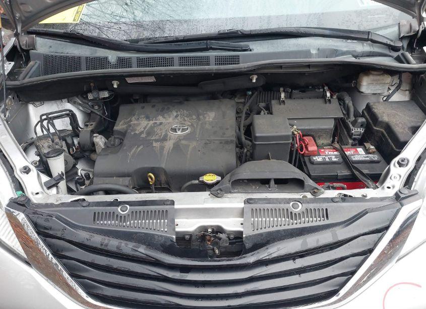 Photo 10 of 2013 Toyota Sienna LE 7 PASSENGER (VIN 5TDJK3DC6DS060002)