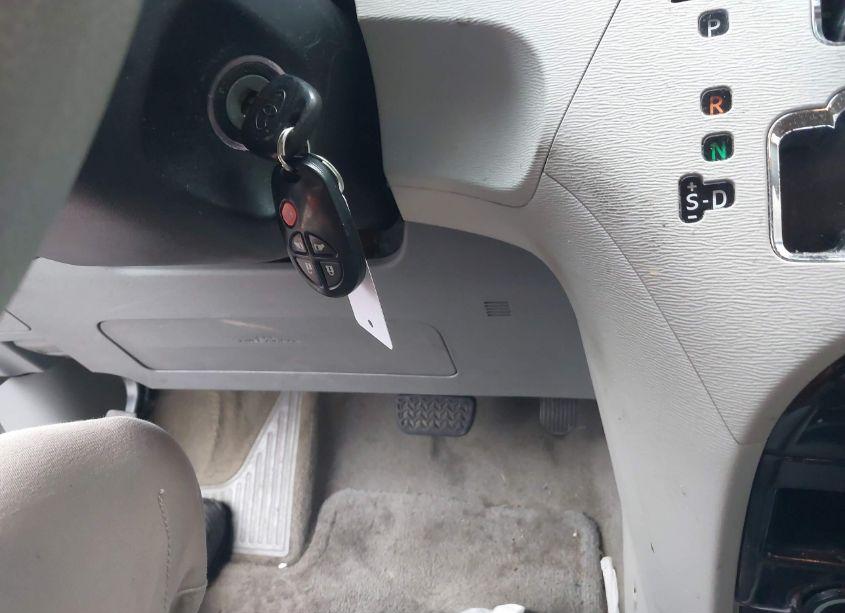 Photo 11 of 2013 Toyota Sienna LE 7 PASSENGER (VIN 5TDJK3DC6DS060002)