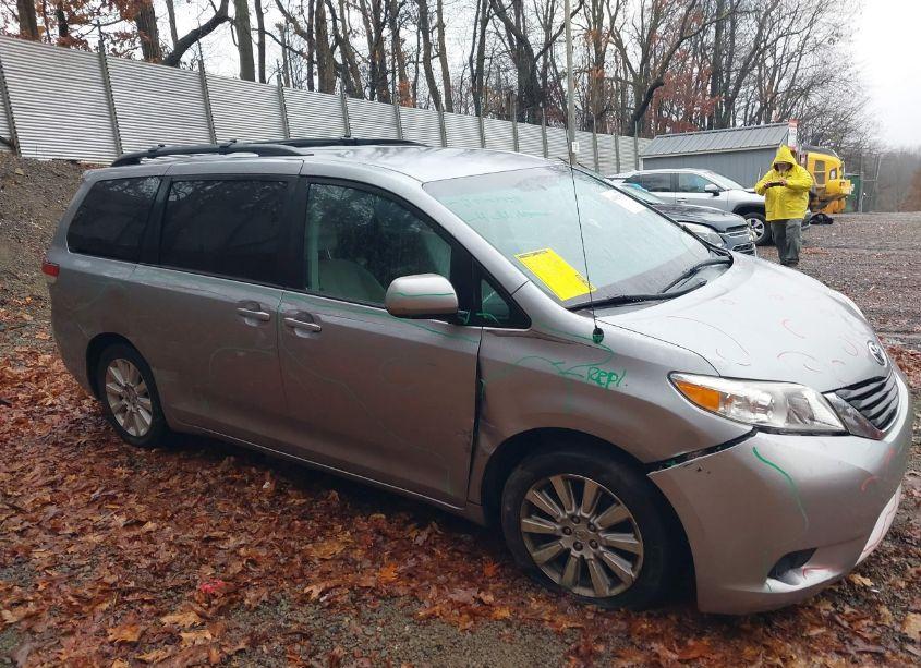 Photo 14 of 2013 Toyota Sienna LE 7 PASSENGER (VIN 5TDJK3DC6DS060002)