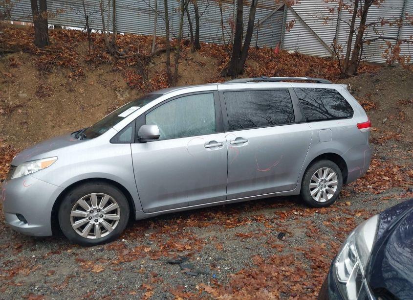 Photo 15 of 2013 Toyota Sienna LE 7 PASSENGER (VIN 5TDJK3DC6DS060002)