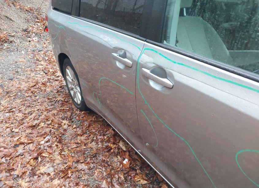 Photo 18 of 2013 Toyota Sienna LE 7 PASSENGER (VIN 5TDJK3DC6DS060002)