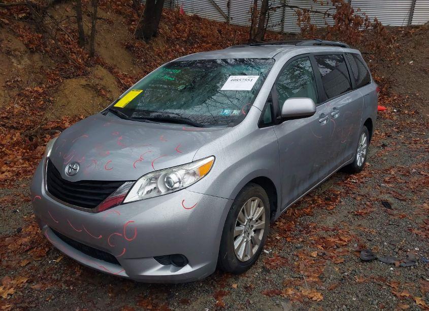 Photo 2 of 2013 Toyota Sienna LE 7 PASSENGER (VIN 5TDJK3DC6DS060002)