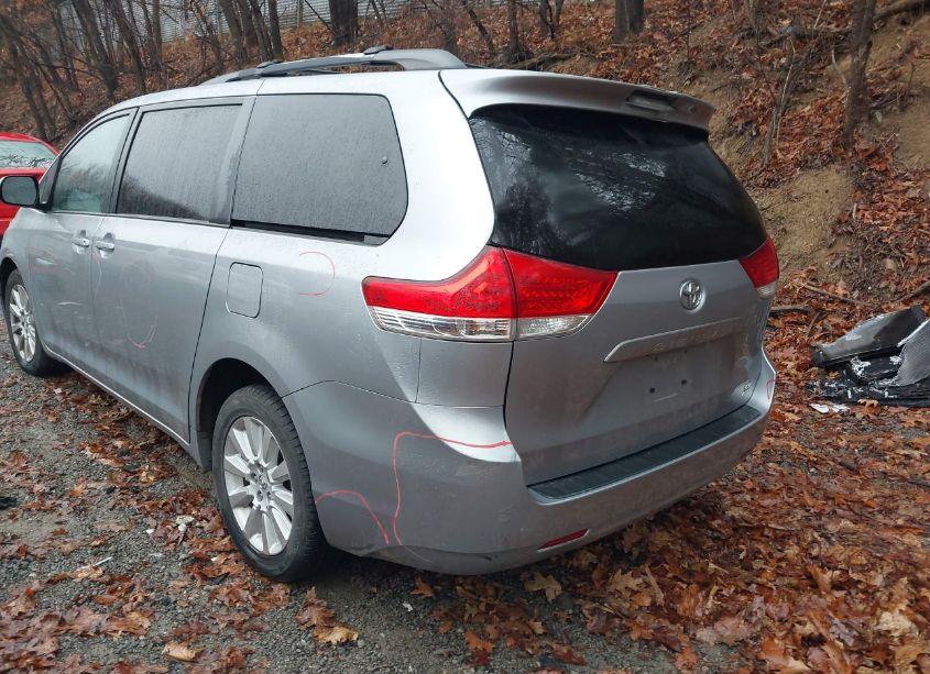 Photo 3 of 2013 Toyota Sienna LE 7 PASSENGER (VIN 5TDJK3DC6DS060002)