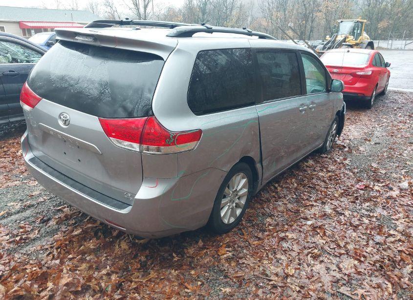 Photo 4 of 2013 Toyota Sienna LE 7 PASSENGER (VIN 5TDJK3DC6DS060002)