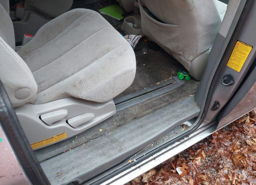 Photo 8 of 2013 Toyota Sienna LE 7 PASSENGER (VIN 5TDJK3DC6DS060002)