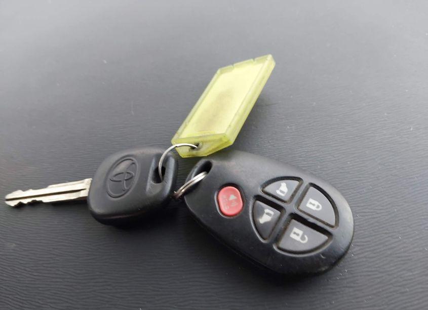 Photo 10 of 2014 Toyota Sienna LE 7 PASSENGER (VIN 5TDJK3DC6ES074273)