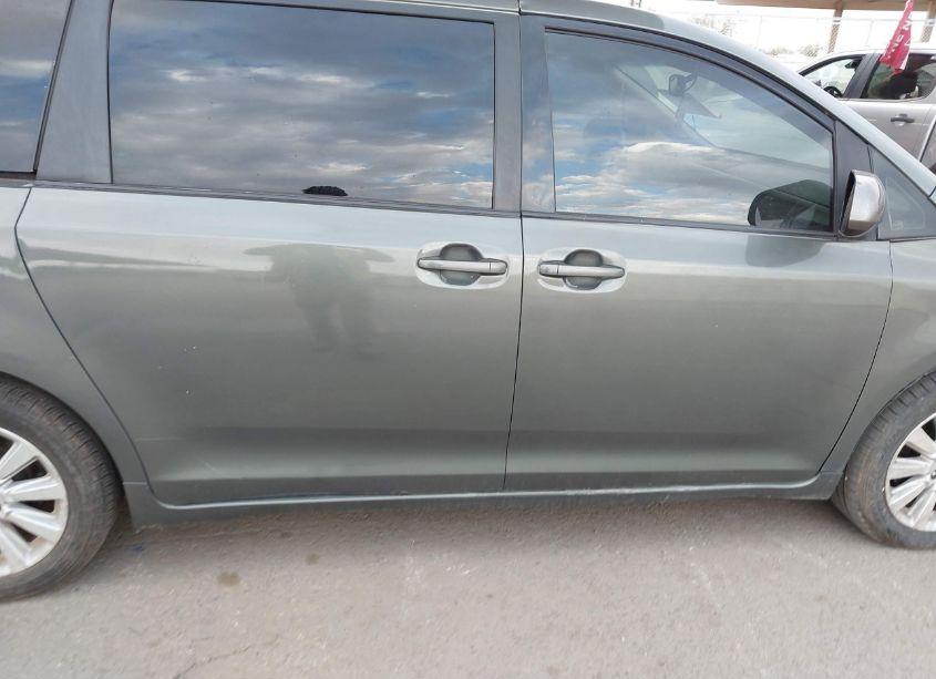 Photo 13 of 2014 Toyota Sienna LE 7 PASSENGER (VIN 5TDJK3DC6ES074273)
