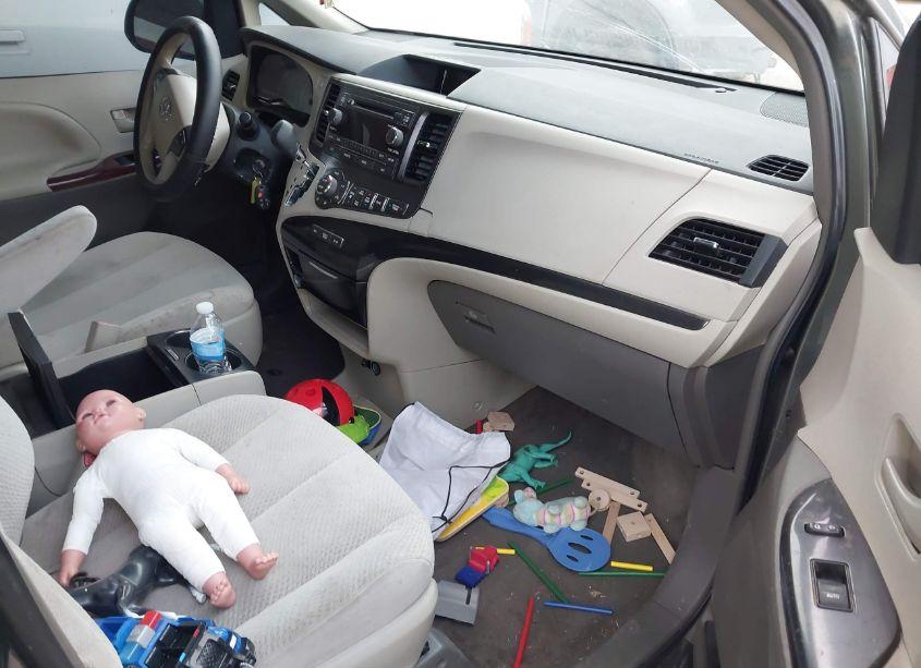 Photo 5 of 2014 Toyota Sienna LE 7 PASSENGER (VIN 5TDJK3DC6ES074273)