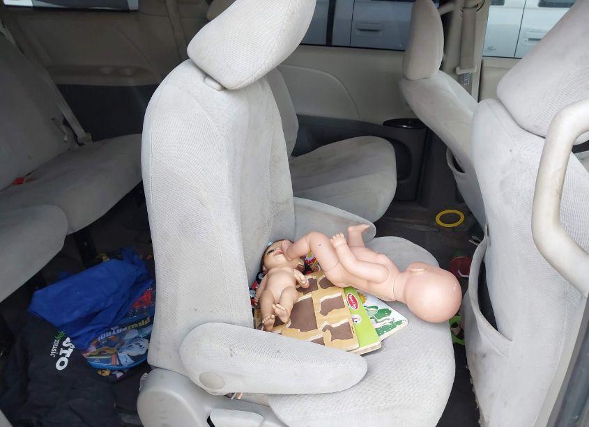 Photo 8 of 2014 Toyota Sienna LE 7 PASSENGER (VIN 5TDJK3DC6ES074273)