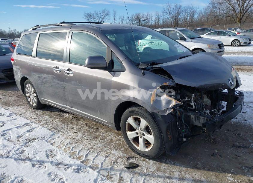 2012 Toyota Sienna LE 7 PASSENGER (VIN 5TDJK3DC8CS032278) main photo