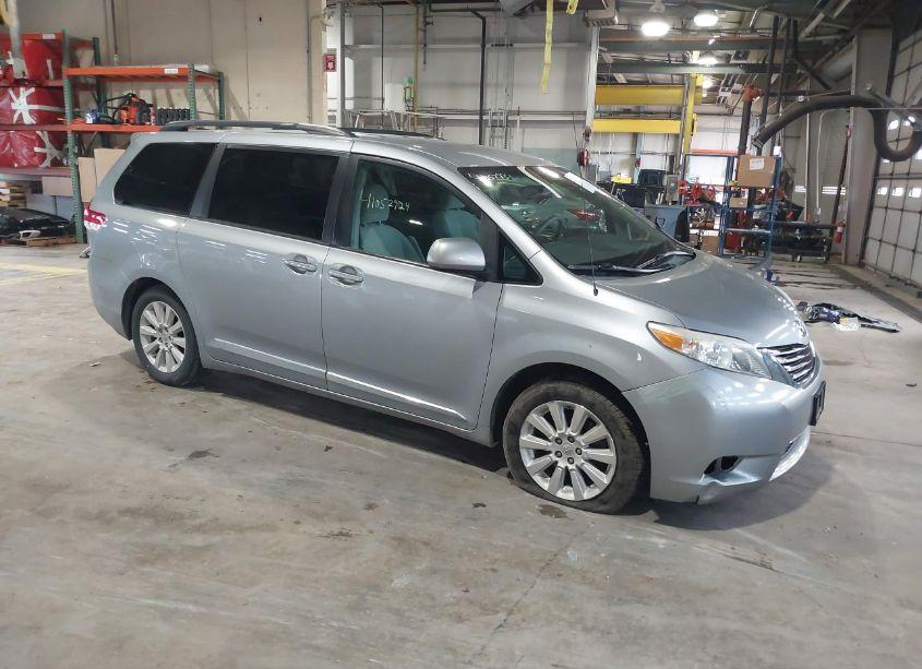 2012 Toyota Sienna LE 7 PASSENGER (VIN 5TDJK3DC8CS034077) main photo