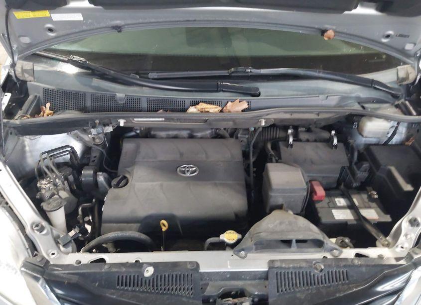 Photo 10 of 2012 Toyota Sienna LE 7 PASSENGER (VIN 5TDJK3DC8CS034077)