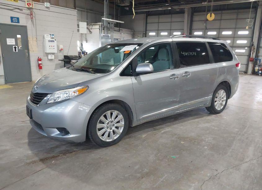 Photo 2 of 2012 Toyota Sienna LE 7 PASSENGER (VIN 5TDJK3DC8CS034077)