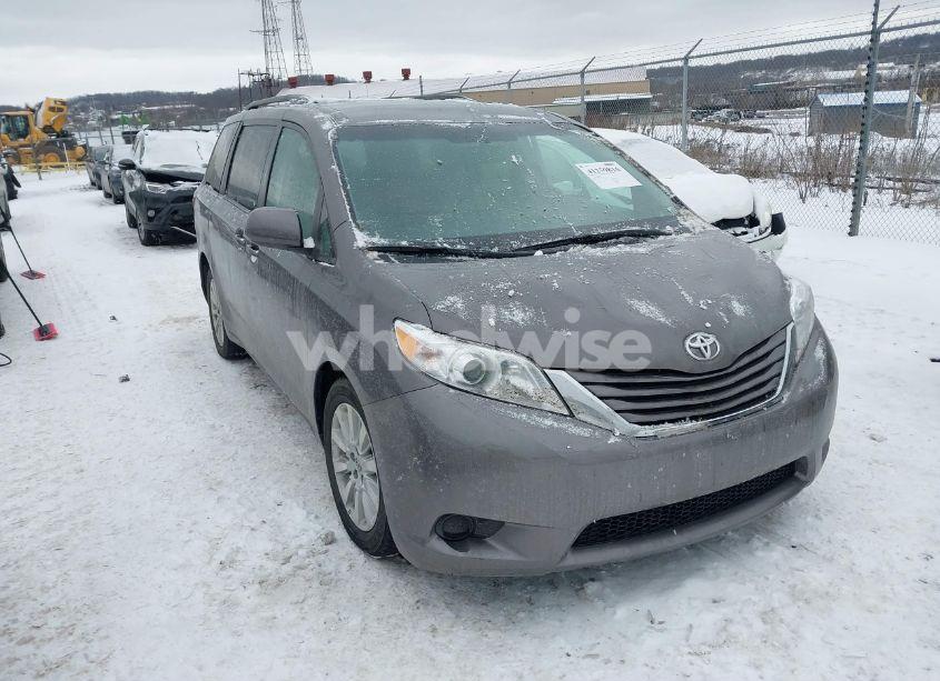 2015 Toyota Sienna LE 7 PASSENGER (VIN 5TDJK3DC8FS107789) main photo