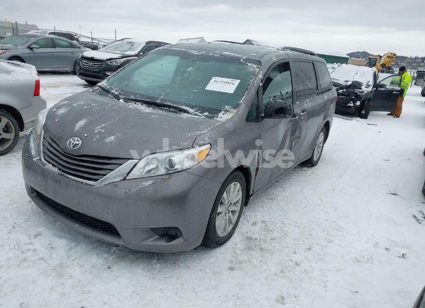 Photo 2 of 2015 Toyota Sienna LE 7 PASSENGER (VIN 5TDJK3DC8FS107789)