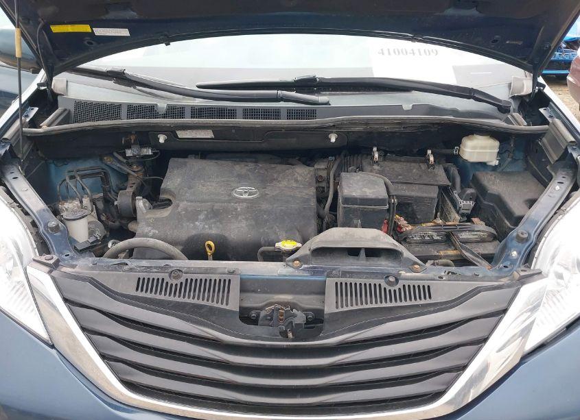 Photo 10 of 2011 Toyota Sienna LE (VIN 5TDJK3DC9BS023748)