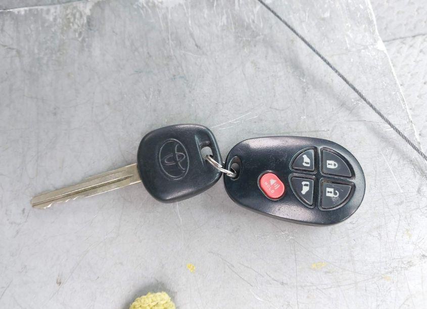 Photo 11 of 2011 Toyota Sienna LE (VIN 5TDJK3DC9BS023748)