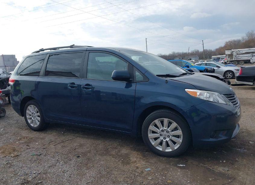 Photo 13 of 2011 Toyota Sienna LE (VIN 5TDJK3DC9BS023748)