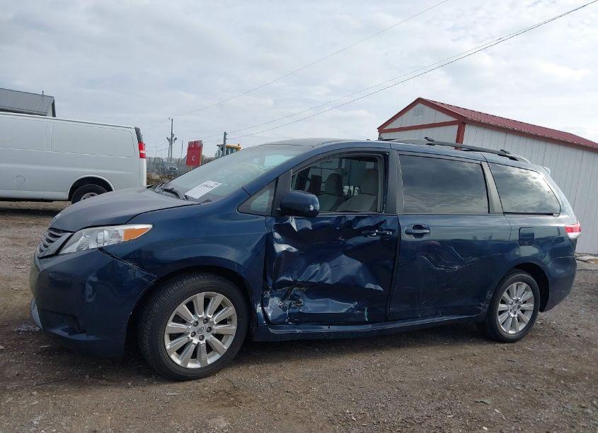 Photo 14 of 2011 Toyota Sienna LE (VIN 5TDJK3DC9BS023748)